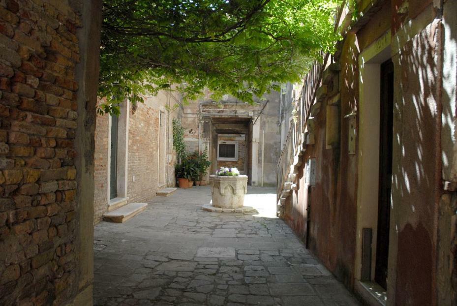 Dorsoduro - Corte Della Comare Venedig Exteriör bild