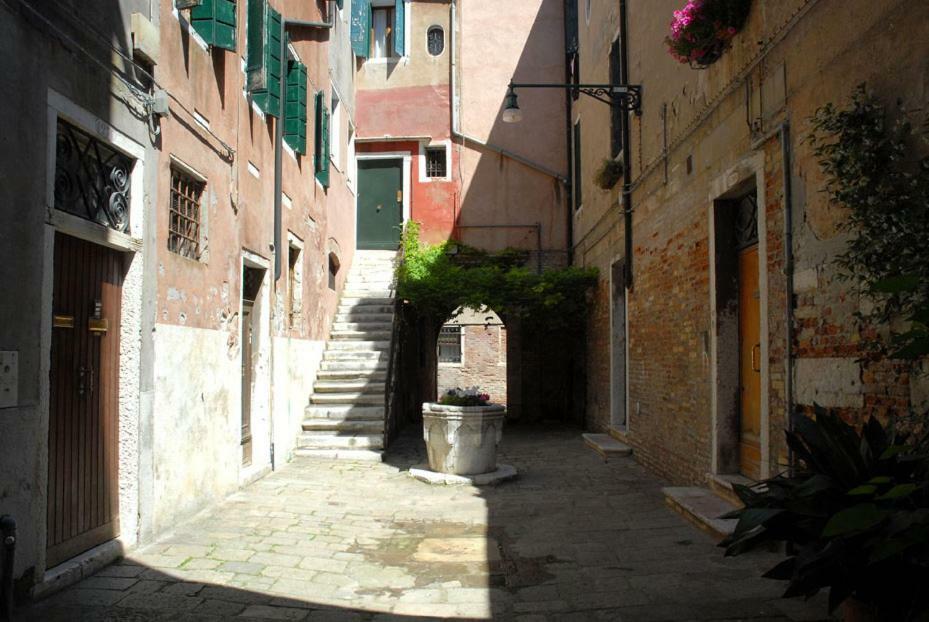 Dorsoduro - Corte Della Comare Venedig Exteriör bild